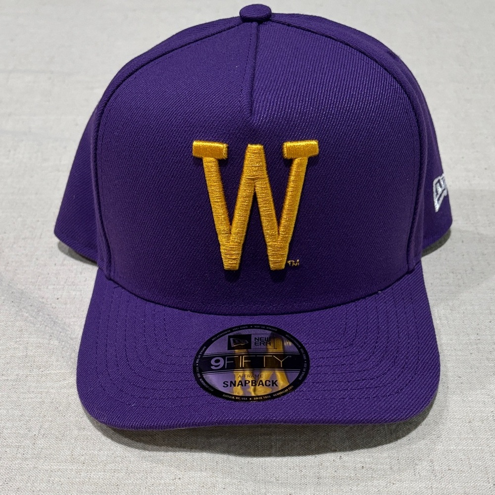 🏈 Men’s New Era Washington Huskies Purple SnapBack A-Frame Hat- NWT
